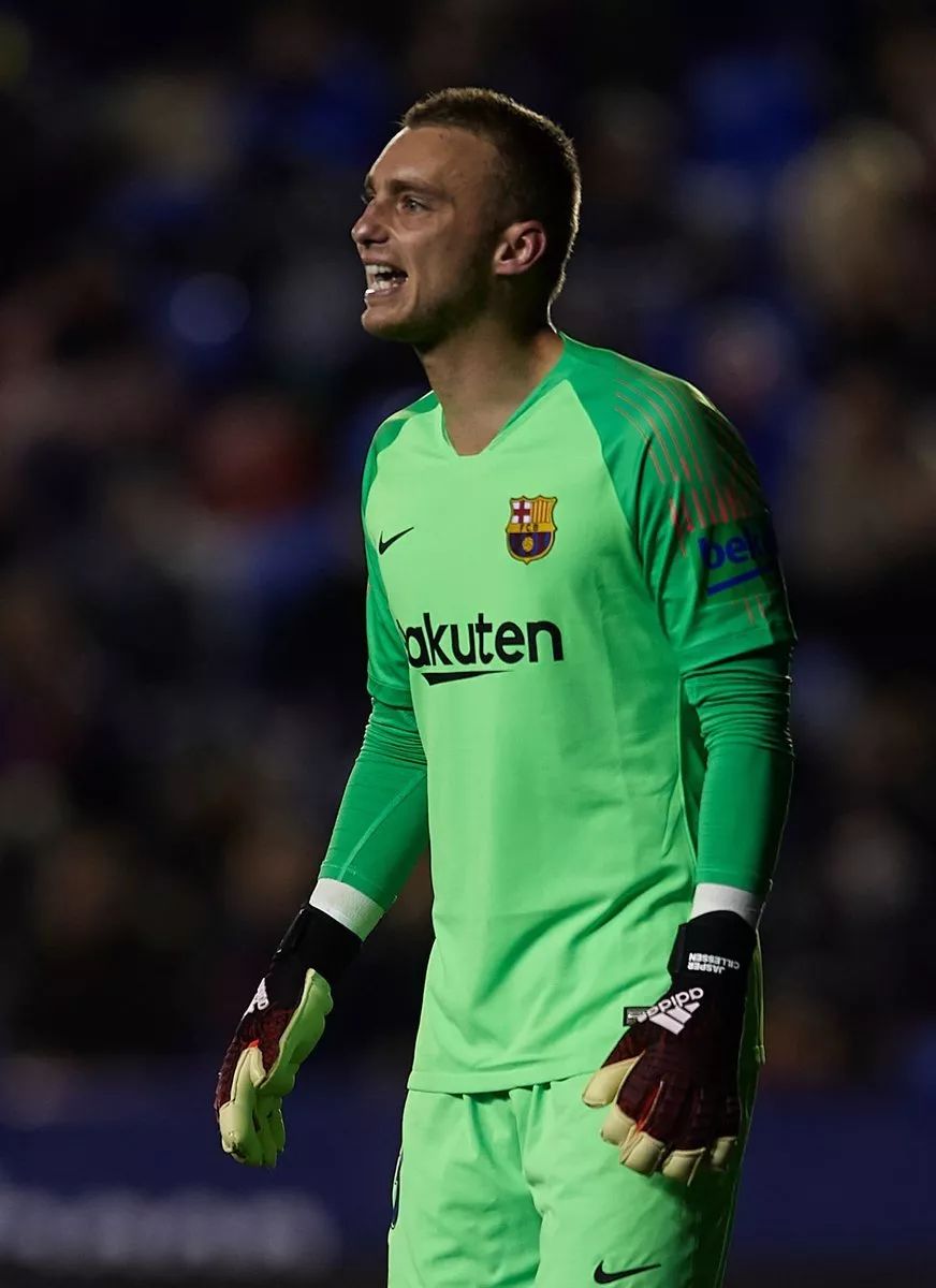 包含国际比赛日突围战来临，罗马围绕国王杯单刀错失，话题不断，年轻球员得到机会的词条